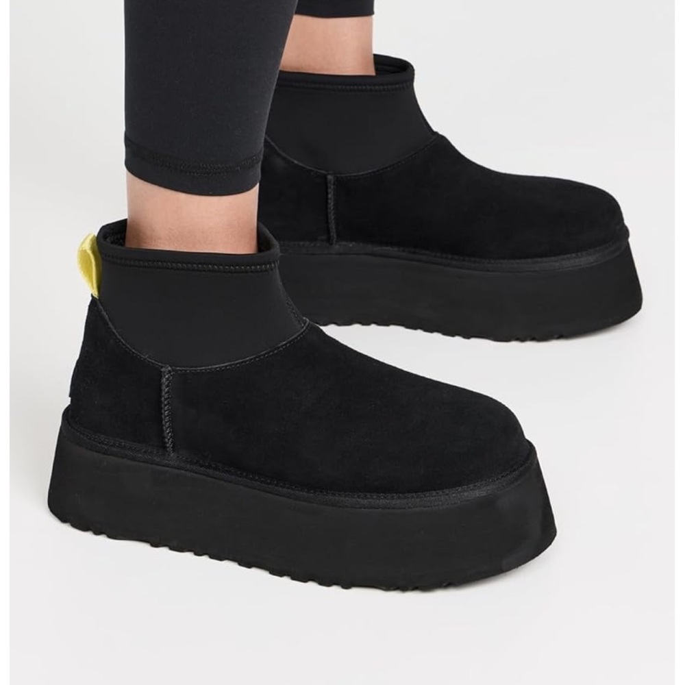 UGG women’s classic lil dipper Black Platform Ankle Boots - Picture 2 of 14
